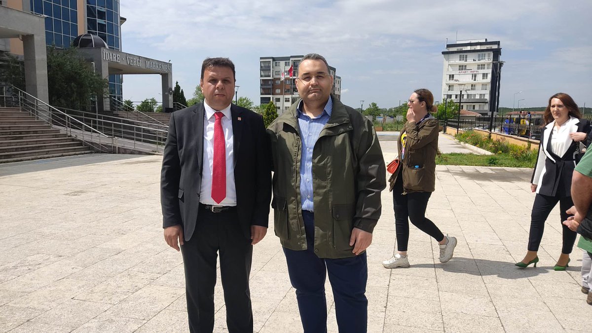 YardHizPlatform's tweet photo. 700.000 kişilik #YardımcıHizmetlerSınıfı ailesinin sesini duyurma çabalarımız devam ediyor:

Gönüllülerimizden @EnHizBir,
@herkesicinCHP Edirne Milletvekillerinden Sayın @EdizUnCHP ve Sayın @BrnYzg Beyefendilerle görüşerek dosyamızı iletti.

Konuyu bildiklerini ve Sayın @eczozgurozel Beyefendinin söylediği üzere vaatleri arasında yer aldığını, çözülmesi için azami gayret gösterileceğinden şüphe edilmemesini istediklerini beyan ettiler.

Müteşekkiriz 🙏🏻😊

@herkesicinCHP
@kilicdarogluk
@iyiparti
@meral_aksener
@GelecekPartiTR 
@Ahmet_Davutoglu
@devapartisi
@alibabacan
@_DemokratParti
@DpGultekinUysal
@SaadetPartisi
@T_Karamollaoglu
@eczozgurozel
@UmitDikbayir
@UGUR__POYRAZ
@selcukozdag
@hasankaraltr
@cenginyurt52
@FahrettinYokus
@gn61240919
@dr_sozdemir
@sgirgin48tbmm
@ergunpeker_
@veliagbaba
@mehmettumnet
@fethigurer
@MuharremErkek17
@MTanal
@SPFatihAydin
@spmehmetatmaca
@serafeddinkilic
@CHPMuratBakan
@efebulduk
@dbcelik
@gamzeilgezdi 
@GokceGokcen_
@Seyit_TORUN
@yukseltaskinn
@Av_Burcu03
@atakancakmak_
@zekicever
@HakanYildizturk
@Ozturkdenizli