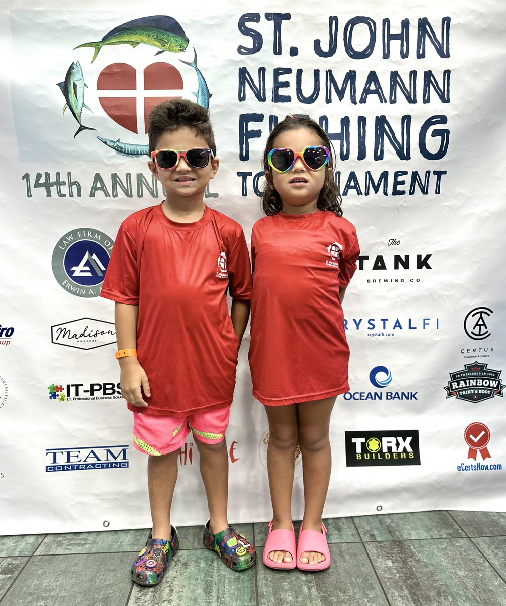 Had so much fun this weekend at our school’s big fundraising event. Blessed to be part of this tight-knit community. 
.
.
.
#the305twins #miamilife #community #tightknit #school #schooldays #schoolmemories #fundraiser #fundraiserevent #fundraising #fundraisingevent #blessed #fun