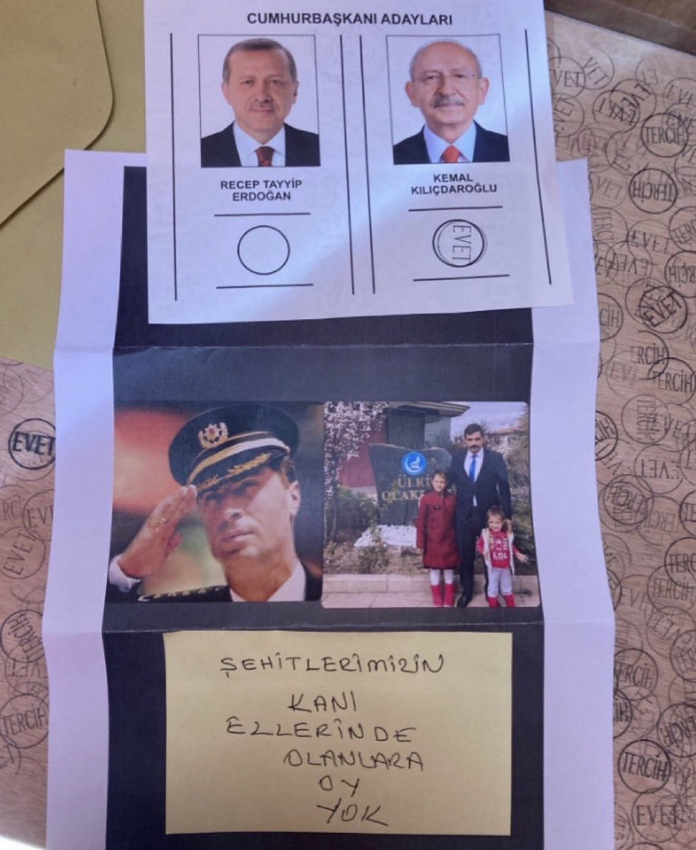 Yurtdışında bir seçmen:

“Şehitlerimizin kanı ellerinde olanlara oy yok”