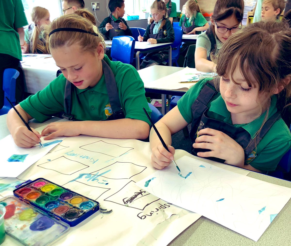 Ver_WPA's tweet photo. Watch out David Hockney, Ver are painting some brilliant diving scenes! π¦π§ππ»ββοΈππ»πββοΈπ€Ώ#WatersideArt #creativekids https://t.co/qZxzJ8Qk1r