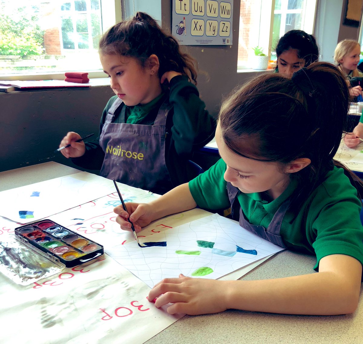 Ver_WPA's tweet photo. Watch out David Hockney, Ver are painting some brilliant diving scenes! π¦π§ππ»ββοΈππ»πββοΈπ€Ώ#WatersideArt #creativekids https://t.co/qZxzJ8Qk1r