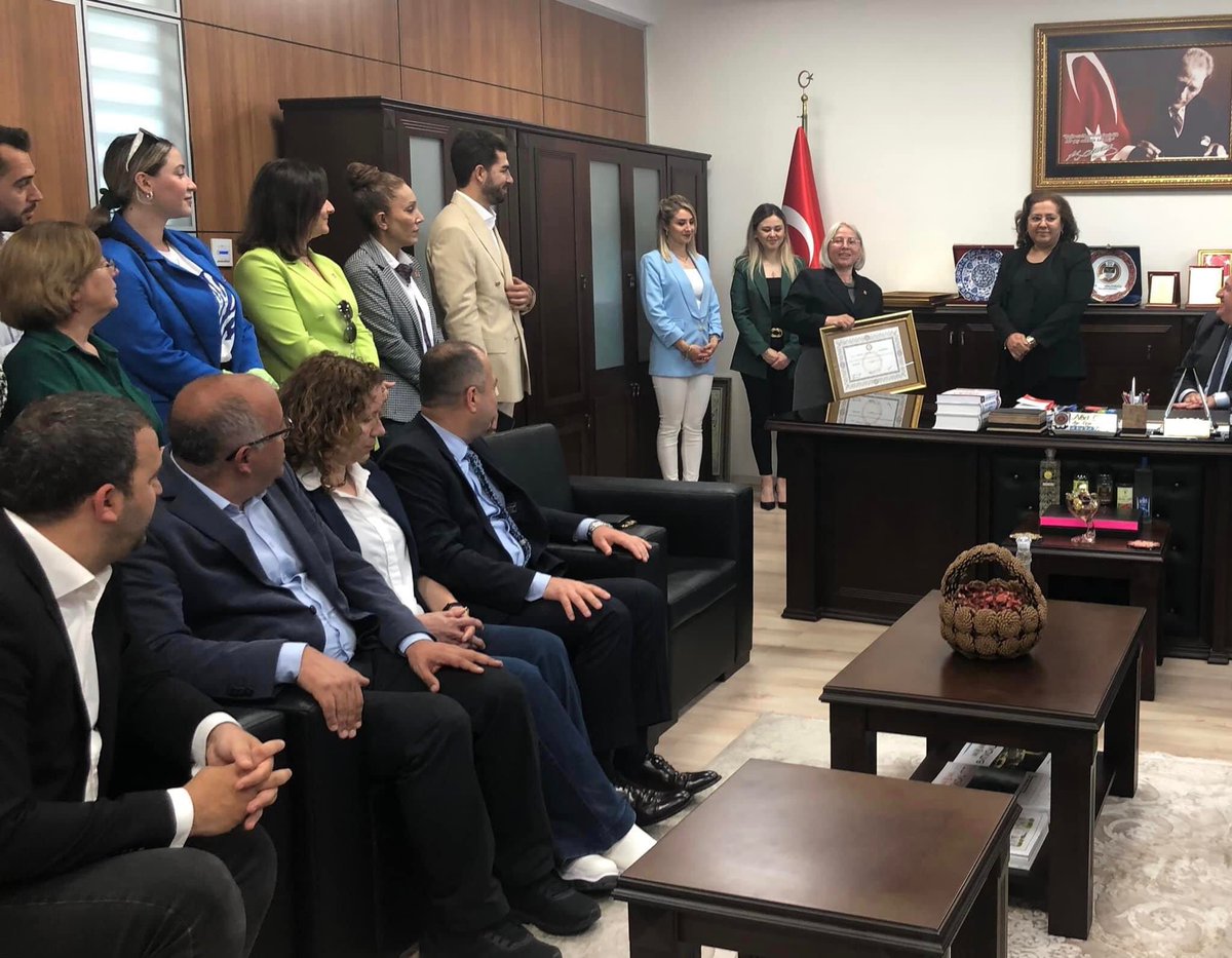 Cumhuriyet Halk Partisi 28. Dönem Tekirdağ Milletvekilli olarak seçilen, İlhami Özcan Aygun ,Nurten Yontar,Cem Avşar’ın mazbata törenini İl seçim kurulunda gerçekleştirdik.Milletvekillerimize bu yasama döneminde görevlerinde başarılar dileriz.