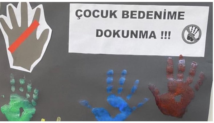 Bu ülkede bugün 2.5 yaşındaki bir kız çocuğu cinsel istismar nedeni ile yaşamını yitirdi🤬
Artık batacaksa batsın bu dünya!
#çocukistismarınahayır
#cinselistimarahayır