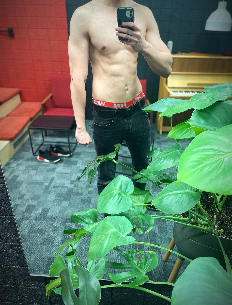 Czech_hunk03's tweet photo. Hey guys :3 What u doin? :P
#hunk #czech #shirtlessboys #shirtless #sexy #horny #selfie #abs #muscles #dorm #student #underwear #puma #boxers #nipple #hot #hotguy https://t.co/966JGm5hqn