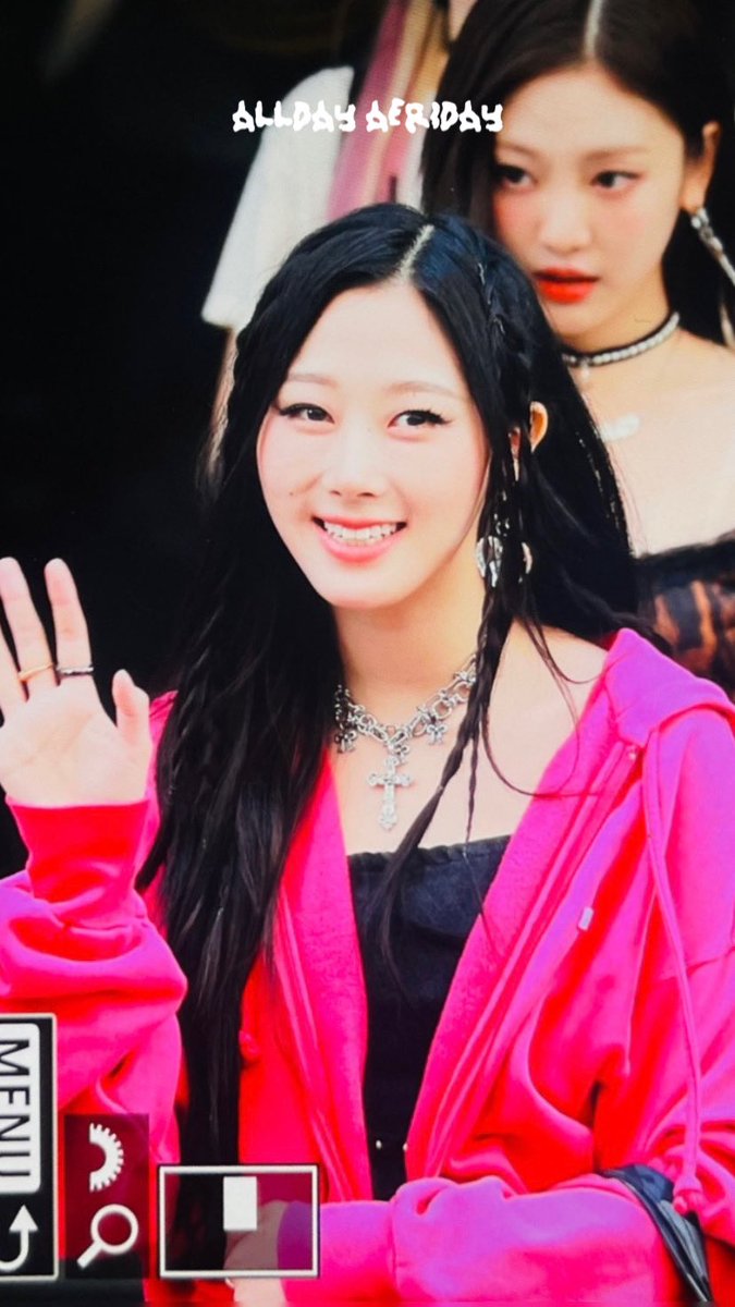 allday_aeriday's tweet photo. 230519 All Day Aeri Day 💛

#aespa #æspa #에스파 
#GISELLE #지젤 https://t.co/DziKLUsEAr