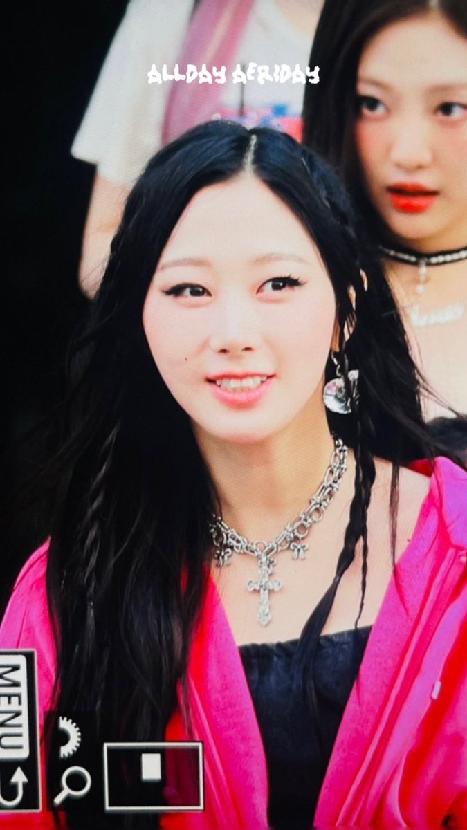 allday_aeriday's tweet photo. 230519 All Day Aeri Day 💛

#aespa #æspa #에스파 
#GISELLE #지젤 https://t.co/DziKLUsEAr