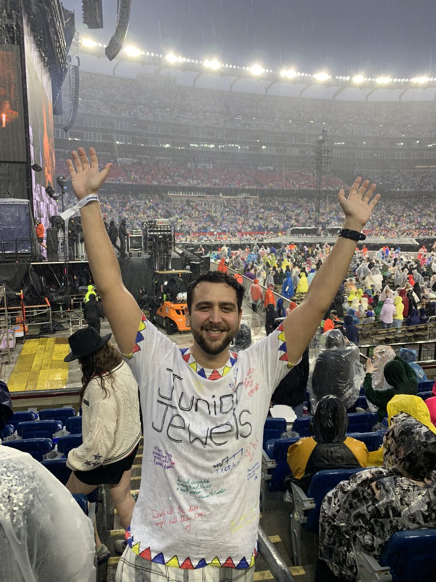 RodAlcortaP's tweet photo. Had the best break this weekend in @taylorswift13's #ErasTour. We danced, sang, and screamed all night in the pouring rain. Everything we were hoping for came to life 💚 Manifesting more Eras success for all this year #medtwitter #taylorswift https://t.co/iZ0MAodd10