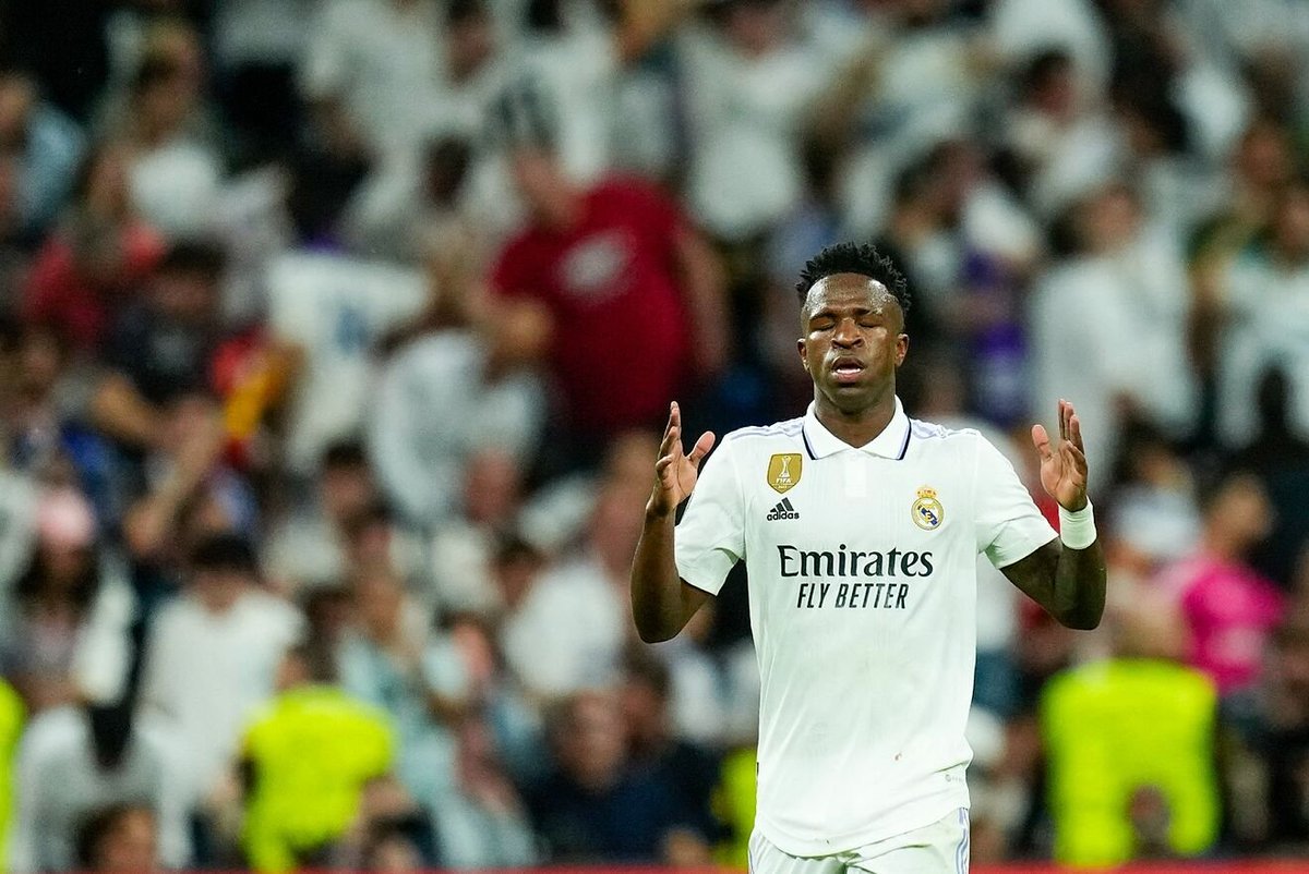 Este hilo creo que es el más importante que voy a hacer desde que estoy en Twitter. Nunca os he pedido nada, pero esta vez necesito que le deis difusión.

Vinicius, estamos contigo.