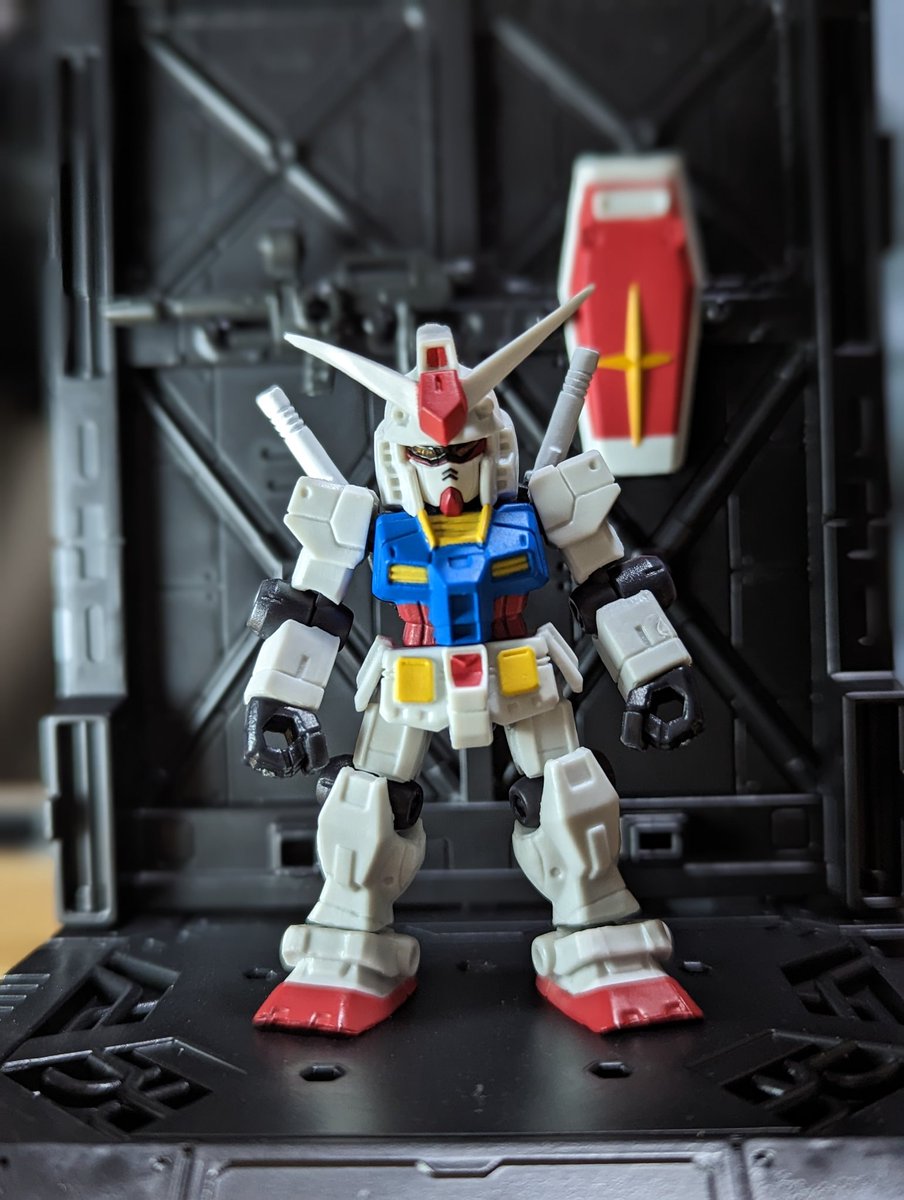 kei_moc's tweet photo. 写真の背景にな何かないかと思って

仕事帰りにセリアに行ったら、
ちょうどいいのがあったので
買ってきました。

試し撮りに、RX78-2ガンダム
こいつがいなかったら
今のガンダム達はいない。←⁠(⁠>⁠▽⁠<⁠)⁠ﾉ

#DisplayBase
#モビルスーツアンサンブル
#ガシャポン https://t.co/aO3t4iGh5O