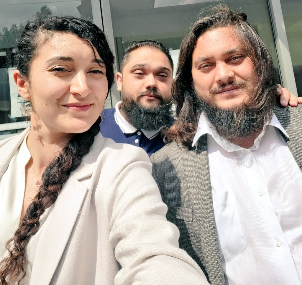 anina_ciuciu's tweet photo. Nous sortons Heureuxet Victorieux de l'audience de Référé-liberté devant le TribunalAdministratif Montreuil avec Valentino papa de Cristofer 7 ans, Martina 8ans et Leonardo 10 ans refusés d'inscription scolaire illégalement depuis 4 mois par le maire du @BlancMesnil ! 👇 https://t.co/IyCFV02ikD