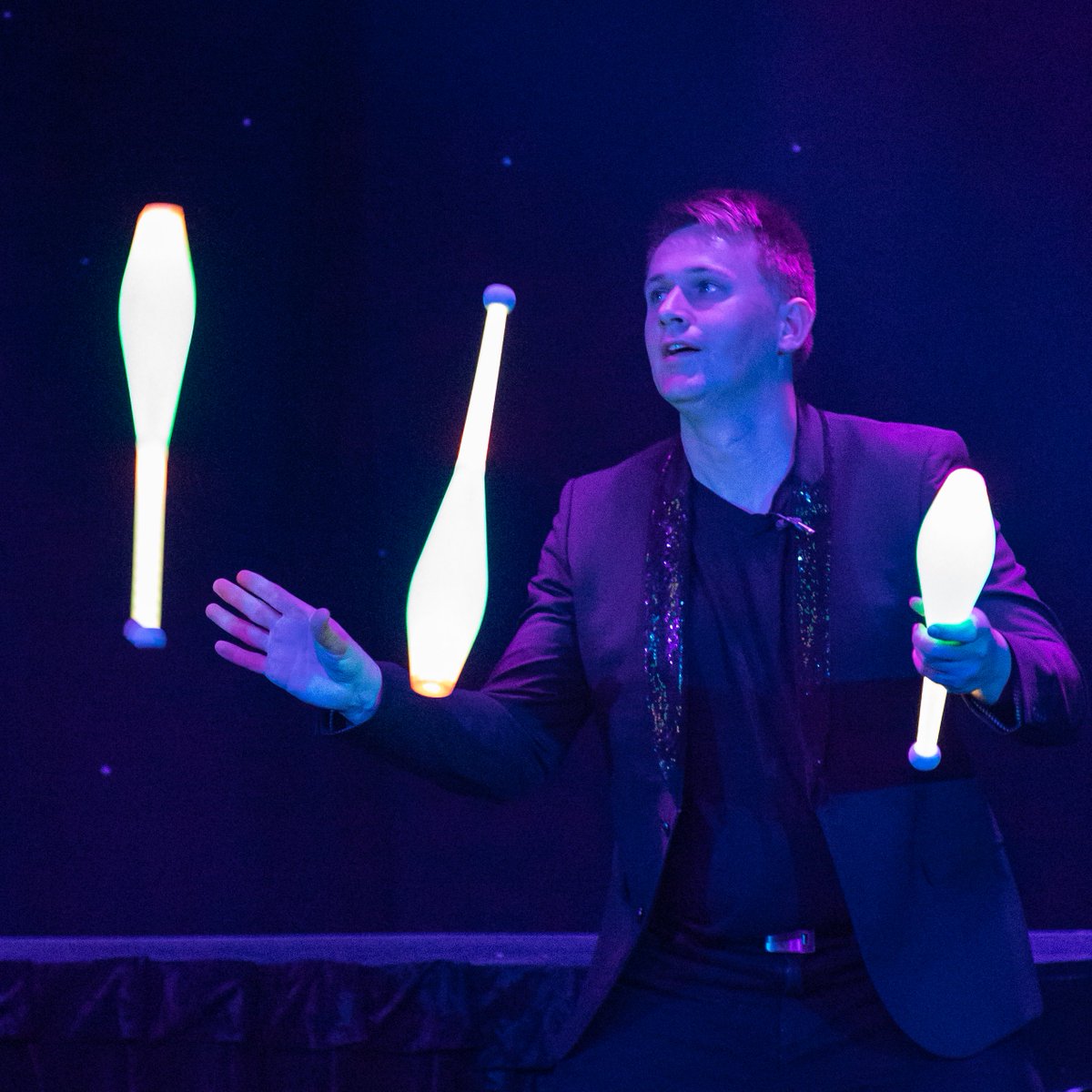 arrayvarietysho's tweet photo. 📷 Whether you're a fan of music, dance, or thrilling acts, this show has something for everyone! Experience the ultimate entertainment extravaganza in Pigeon Forge, Tennessee! Prepare to be captivated by world-class performers, stunning visuals, and non-stop entertainment. https://t.co/UEJ3j7EFJb