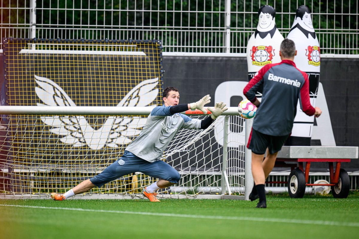 bayer04fussball's tweet photo. 🙏 Andrey #Lunev hat heute erstmals nach seiner Verletzung wieder mit der Mannschaft trainiert. 

Wir freuen uns, dass du endlich wieder fit bist und wünschen dir für deine sportliche und persönliche Zukunft nur das Beste, lieber Andrey! 

#Bayer04 | #Werkself https://t.co/wuaU9oi1jH
