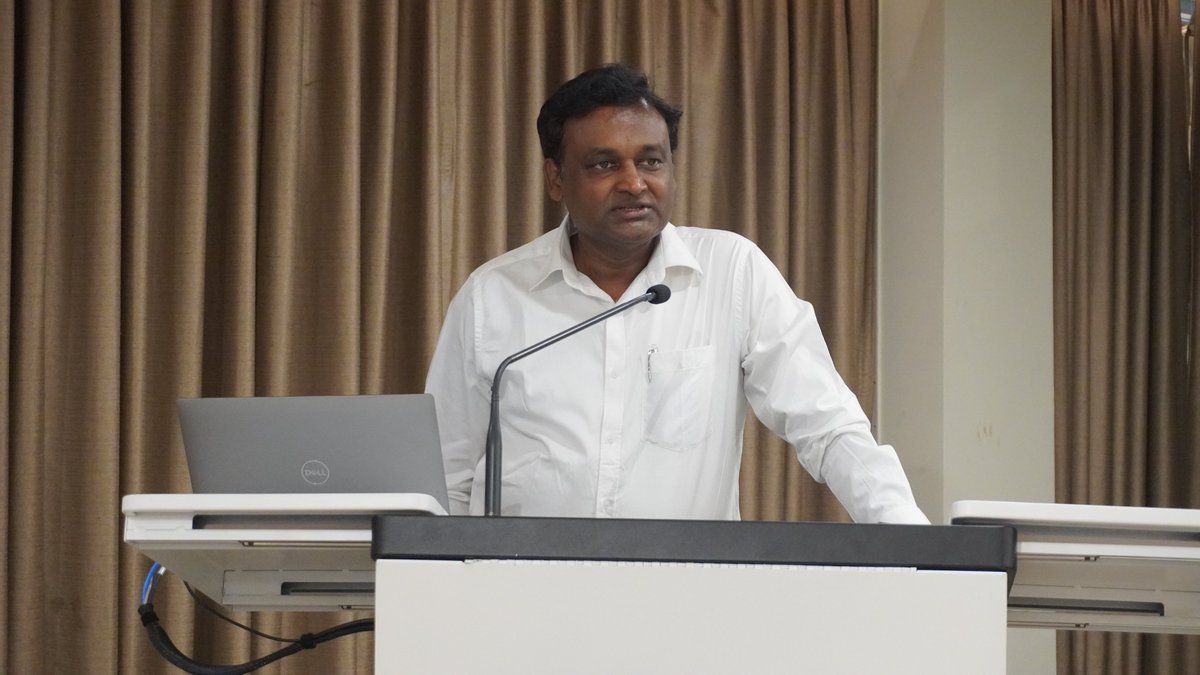 BIPP_ISB's tweet photo. #MLRF #PublicPolicyWorkshopForLegislators
Guest session by Shri #GudeySrinivas, Secretary, @MPA_India was on ‘Legislative Governance &amp; Capacity Building.’ He spoke about crucial role which #legislators &amp; #parliamentarians play in shaping policies. More: https://t.co/8PJUFQV8tW. https://t.co/OSWjivNdth