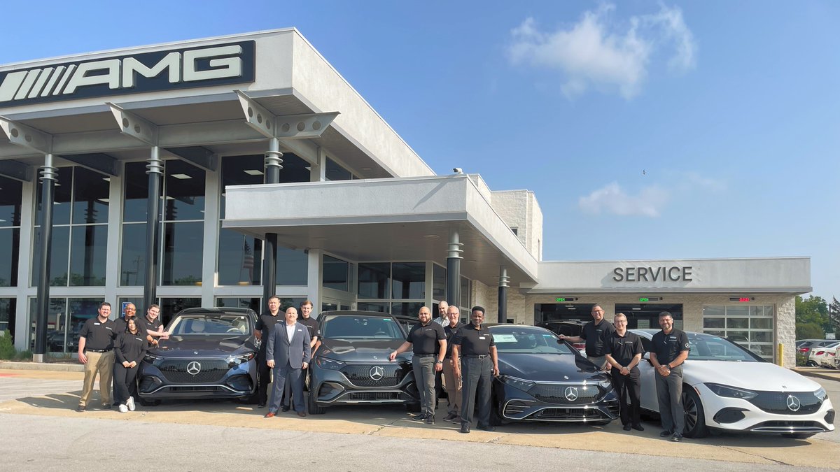 Our Team joined this past Saturday for an #ElectricDreamDays event at #MercedesBenz of #OrlandPark. Miss out on the event? Good news! You can contact our Team today @ (708) 460-0400 or visit mercedesbenzorlandpark.com & schedule a test drive today! The future of driving begins now.