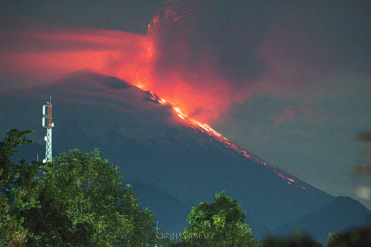 EL POPOCATÉPETL DESDE TETELA DEL VOLCÁN

Desde la cuenta de Cristian Jiménez, se pueden observar estas impresionantes imágenes del #Popocatépetl visto desde Tetela del Volcán, la noche del domingo.