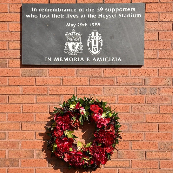 Today we remember the 39 football fans who lost their lives at Heysel Stadium, 38 years ago today ❤ #YNWA