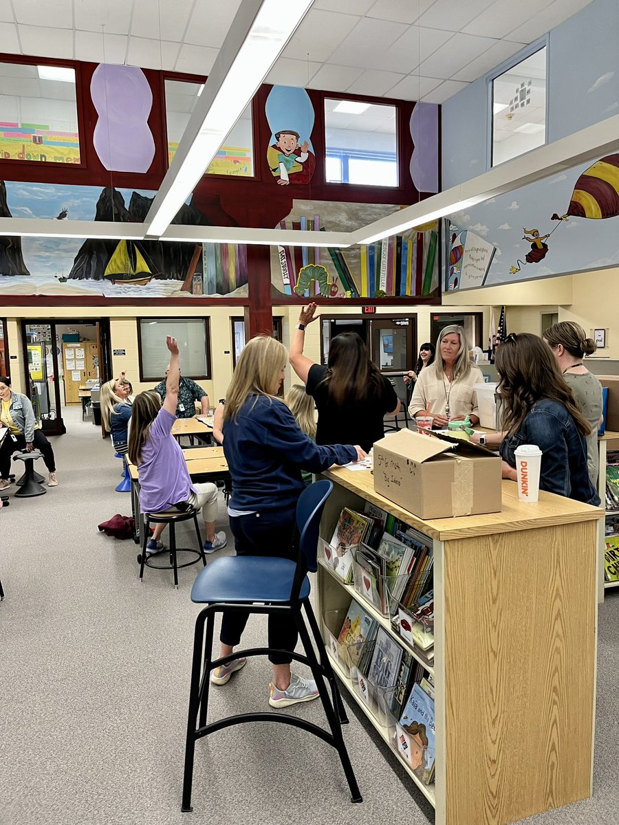 We had so much fun starting our week together playing bingo! 🤩💙#MentalHealthAwareness <a href="/steckeagles/">Steck Elementary</a>