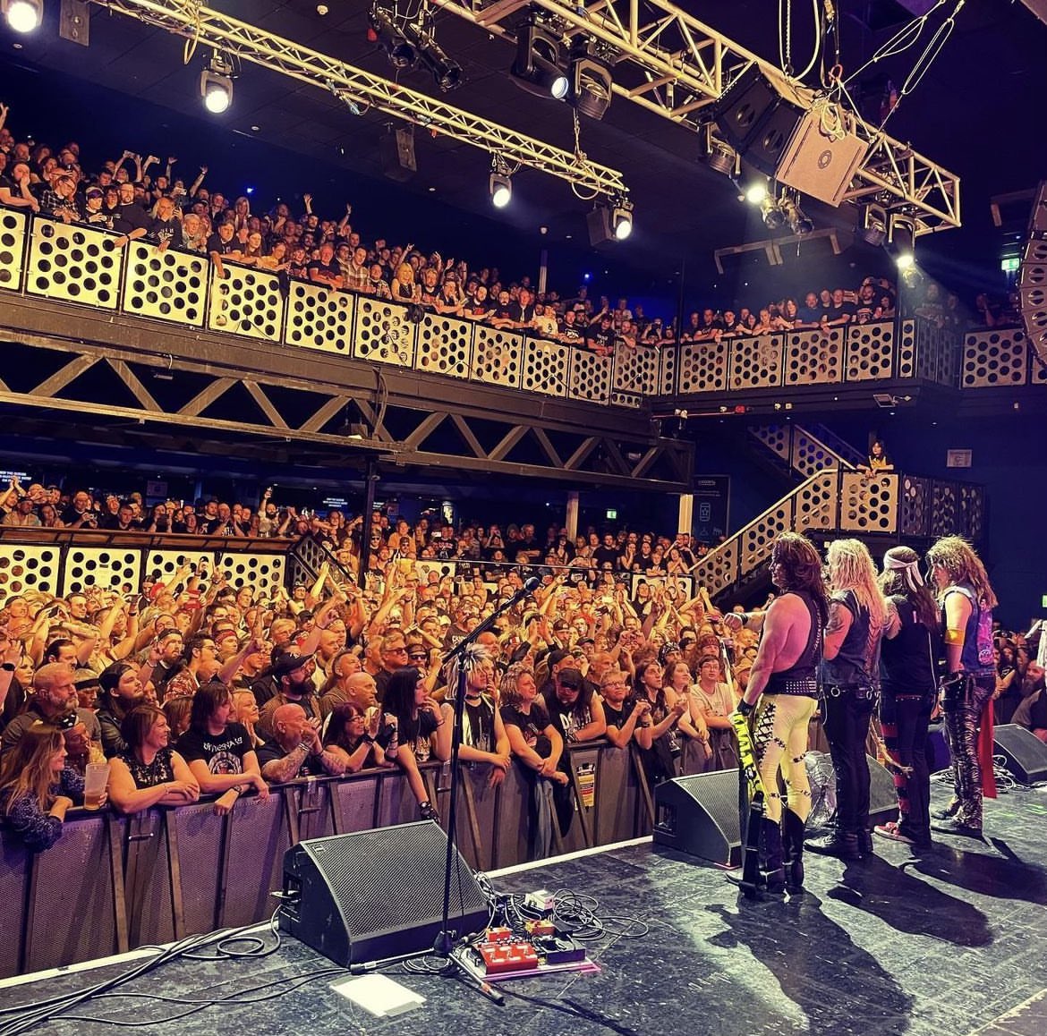 Steel Panther tweet media