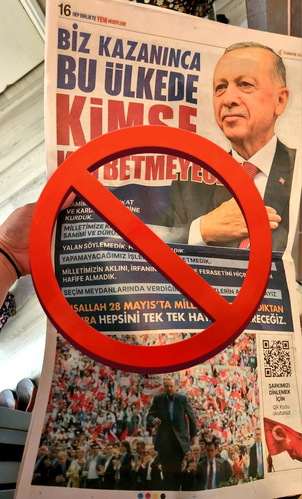 TurkcanAsya's tweet photo. 2 KADIN Kapımızı çalıp 5 kuruş etmez gazetesini verip ismimizi soyismimizi soruyorlar üstüne gazeteyle fotoğraf çekmek istiyorlar. Destek bekliyoruz diyorlar. Ben hakettikleri cevabı verdim. Yüzsüzlerin suratına kapıyı çarptım bidaha olsa bidaha ÇARPARIM. #OylarKemale #CHP 🫶🏻 https://t.co/iM2X7qmung
