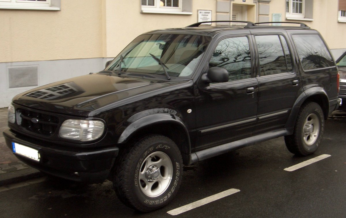 MuscadineBLine's tweet photo. Post the car you drove in highscool. We we’ll go first. Chuck in the Oldsmobile. G in the explorer. https://t.co/Afbb4slZ0z