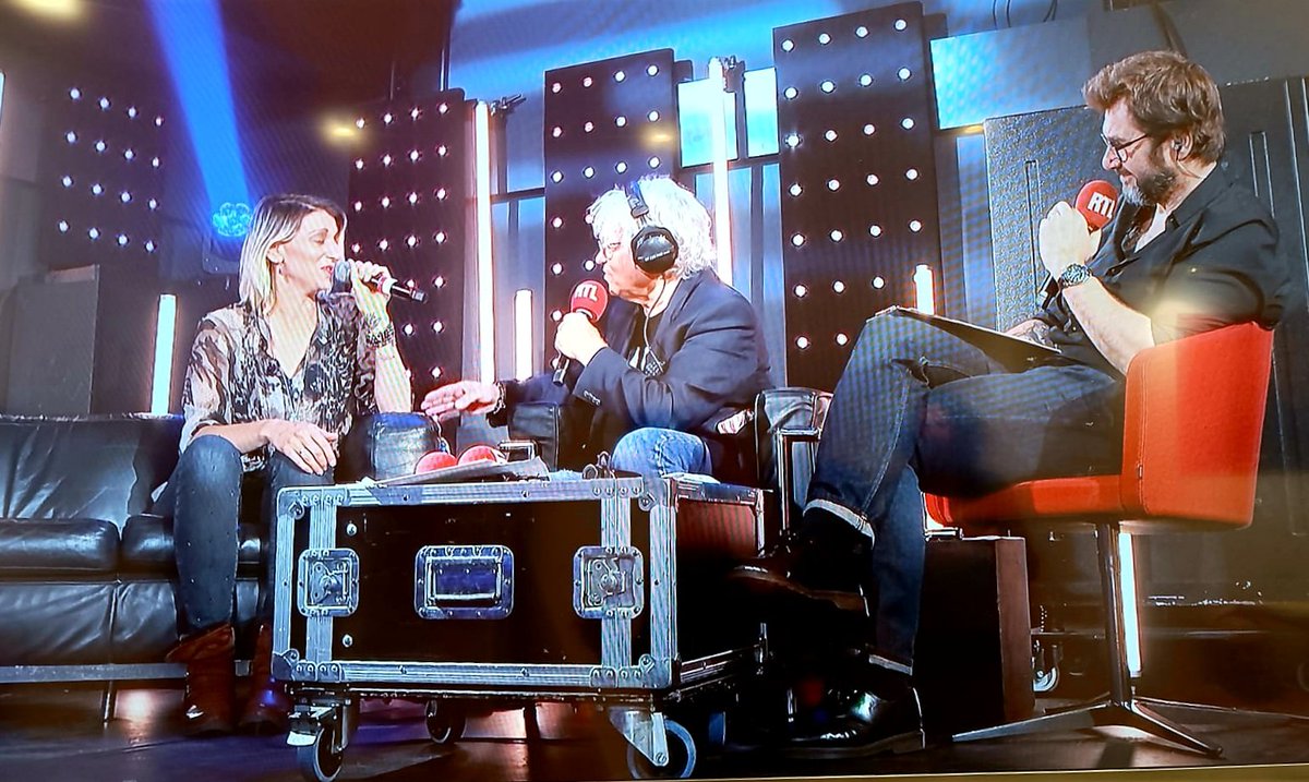 GaelleBuswel's tweet photo. Quel honneur d'avoir joué pour les 50 ans de cette émission légendaire " Les nocturnes de Georges Lang" @RTLFrance.
Merci Georges pour ta confiance et ce bonheur de partage musical.
Une soirée exceptionnelle 
🙏💛
@GeorgesLangRTL @eric_jeanjean @GDP @VERYCORDS @maximum_tour https://t.co/Ubie9Zmfyz