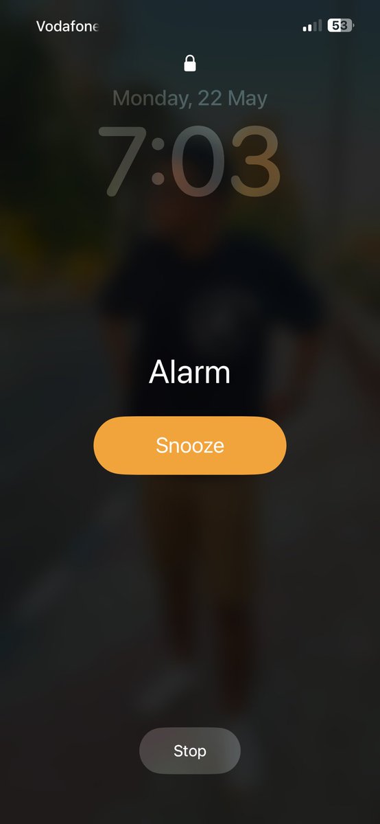 لليوم التاني عالتوالي بصحى اخد اسكرين شوت للمنبه وانام تاني