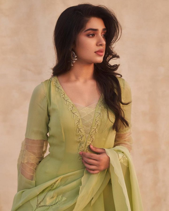 FwvNg8SX0AEflNS?format=jpg&name=900x900