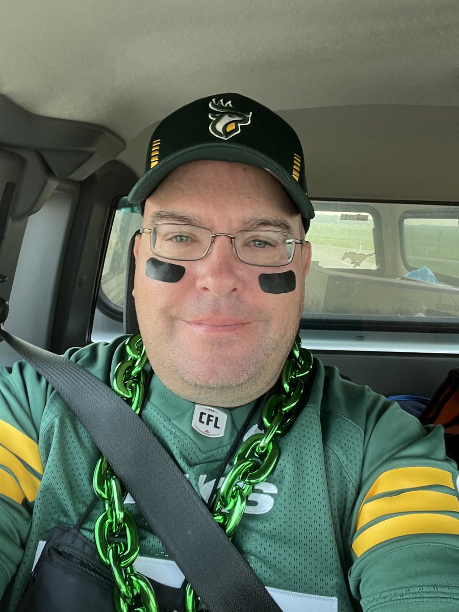 Game day ready Go ⁦@GoElks⁩  Go #victoriaday #cflgameday 💛💚🦌🏈