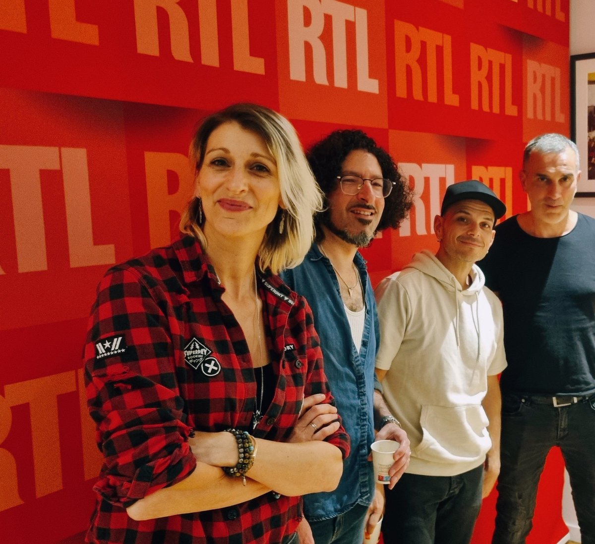 GaelleBuswel's tweet photo. Quel honneur d'avoir joué pour les 50 ans de cette émission légendaire " Les nocturnes de Georges Lang" @RTLFrance.
Merci Georges pour ta confiance et ce bonheur de partage musical.
Une soirée exceptionnelle 
🙏💛
@GeorgesLangRTL @eric_jeanjean @GDP @VERYCORDS @maximum_tour https://t.co/Ubie9Zmfyz