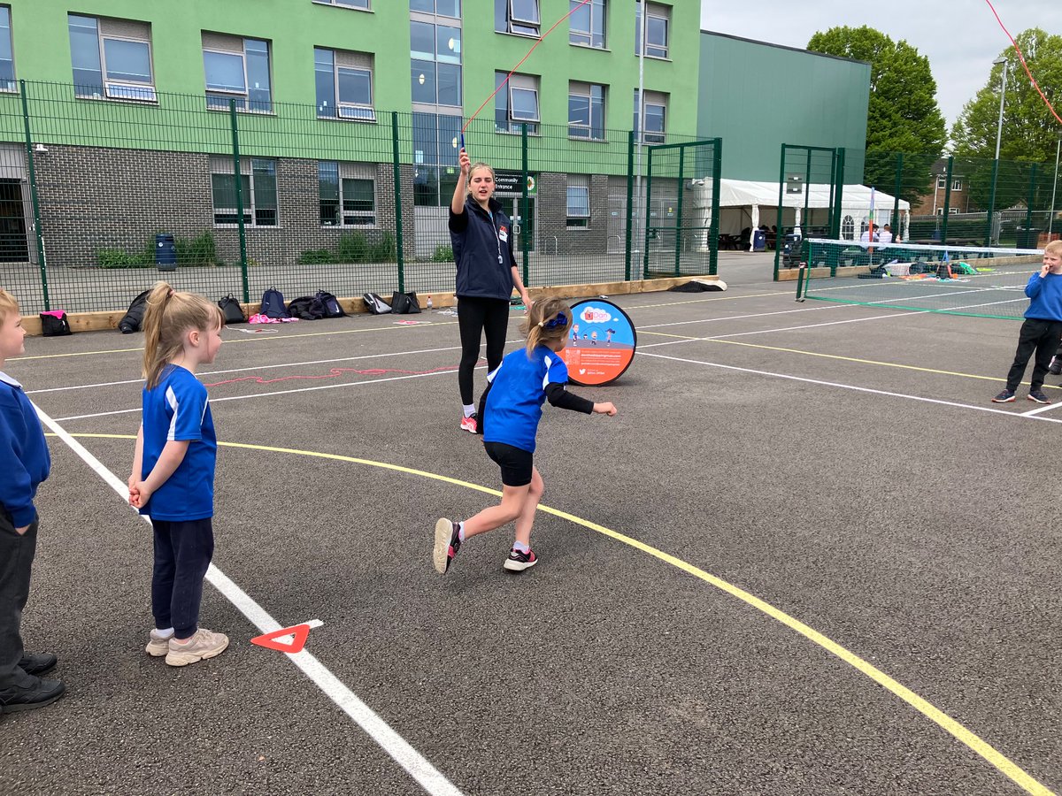 SSPSouthBucks's tweet photo. A fabulous morning of KS1 skipping with @Dan_DTSM and @BGSPE1 #fun #skipping #physicalactivity https://t.co/aP2PmEmFzZ