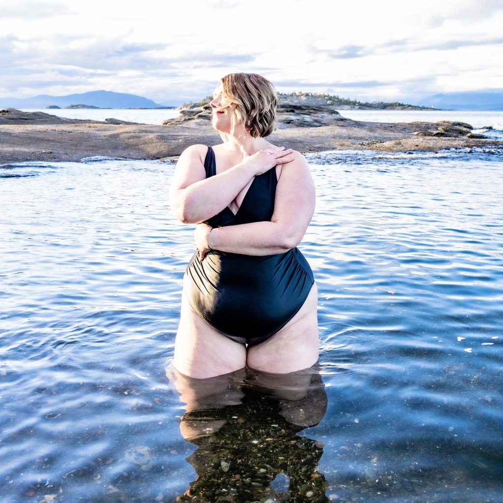 runwithgill's tweet photo. Here's the thing. You can spend the rest of your days hating on your body. Judging your body. "Working" on your body. 

But more likely than not you'll never really be happy IN your body. 

And when it comes down to it...being happy IN your body. FEELING… https://t.co/msbTp2vh4s https://t.co/hBRopZU2QN