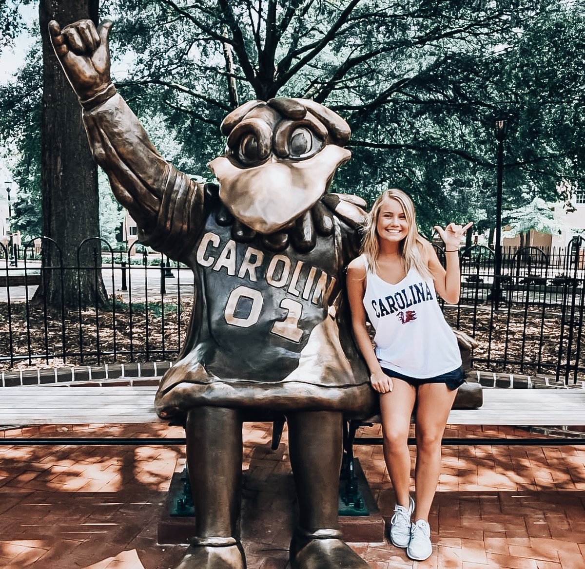 ORIENTATION CHECKLIST:
- Take a picture with cocky
- Check out Willy B
- Walk along the Horseshoe
- Eat at one of Cola's local spots
- Stop by Barefoot for a free mom or dad tee + the best gamecock gear!!!
#ShopBarefoot #GoCocks #UofSC