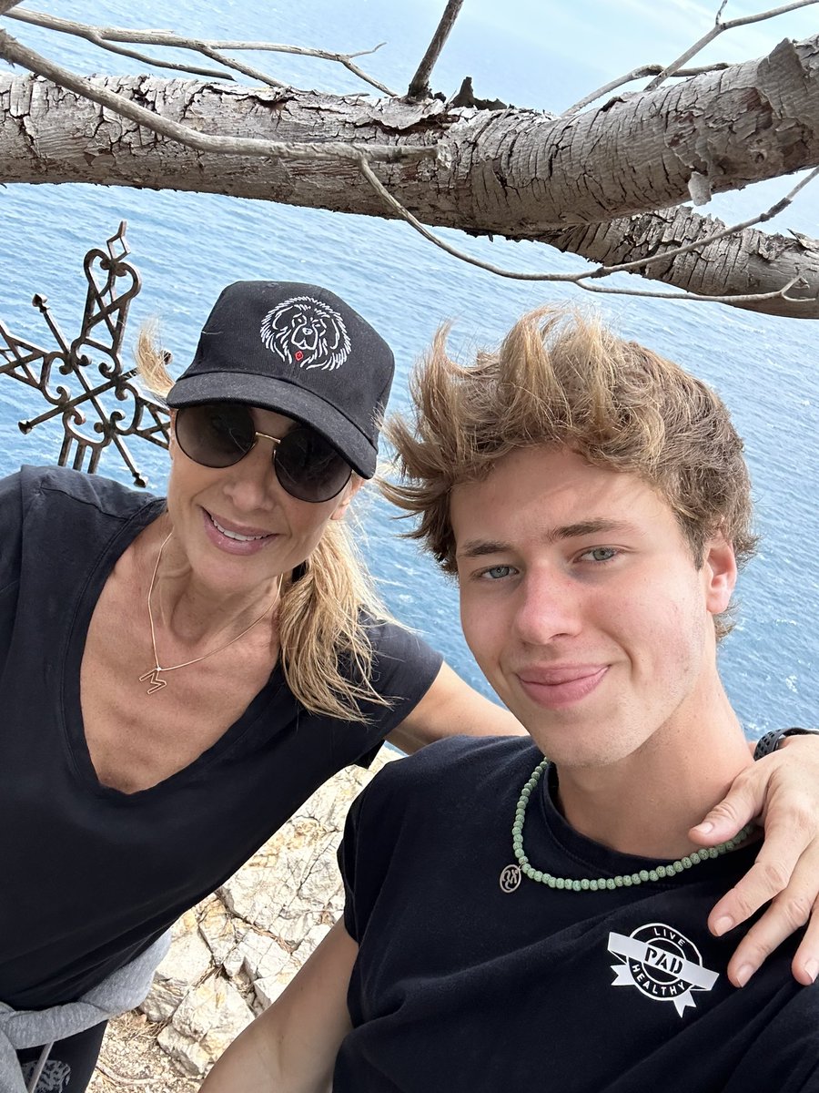 PontMonica's tweet photo. Hiking Day with my son 🥾🥾 #fabricandorecuerdos #hikingadventures #finallytogether #motherandson #costabrava https://t.co/pWUmJOsACy