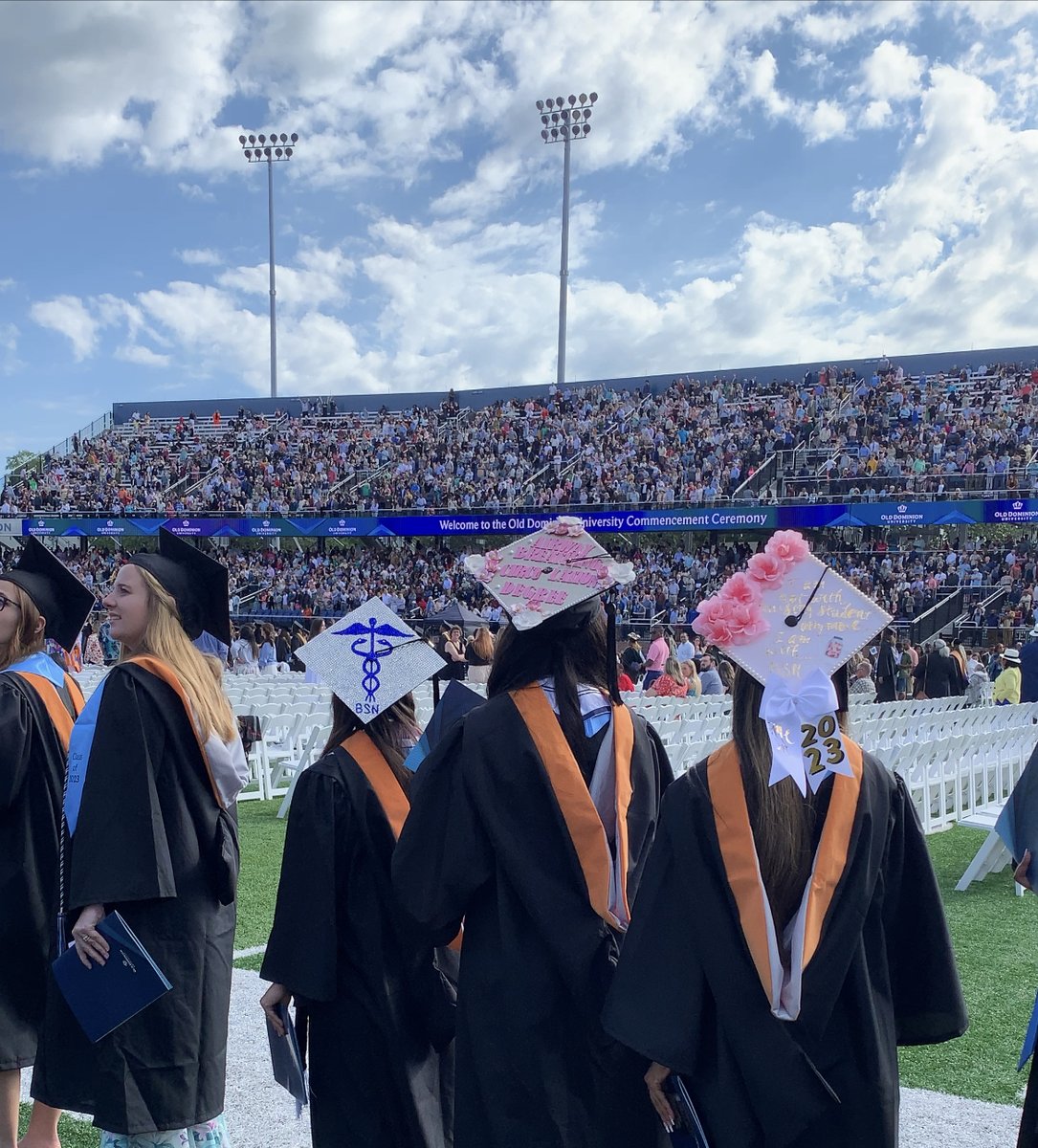 ODU's tweet photo. A little monarch motivation from the class of 2023…Enjoy your break and come back strong.💪💙 

 #ODU #monarchpride #ReignOn #chooseodu #odugrad #odu2023 #olddominionuniversity https://t.co/dQCvT7glwL