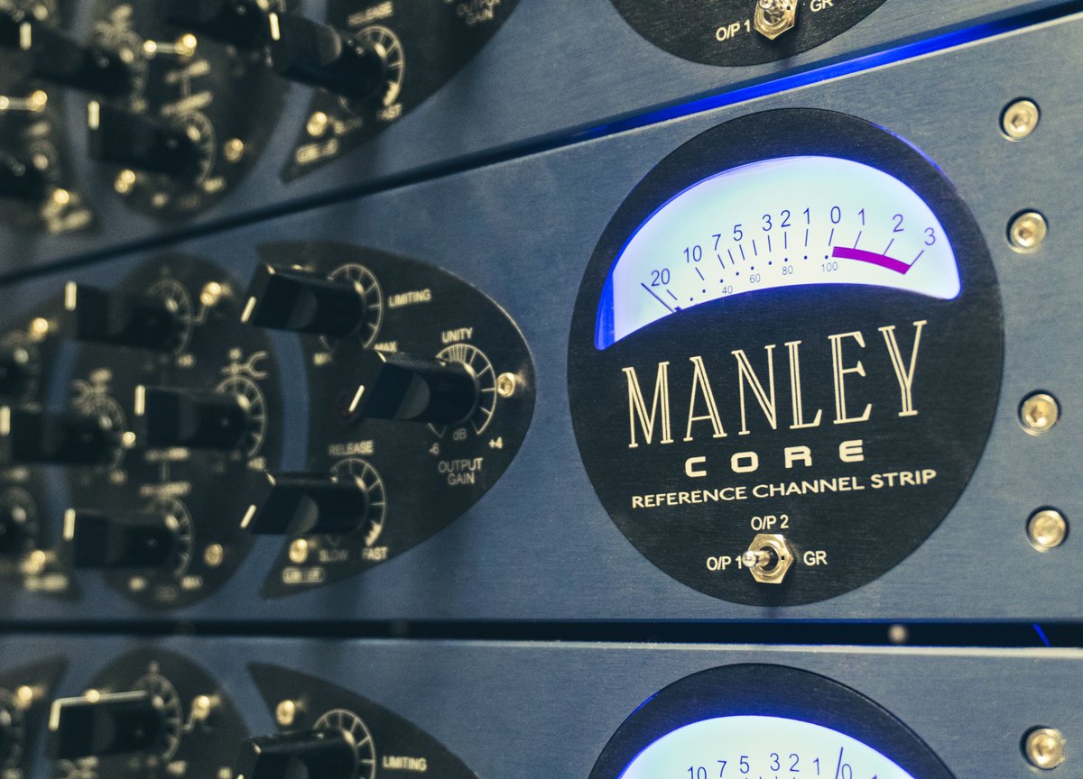 Featuring @manleylabs greatest hits in a single box, the CORE is a recording force to be reckoned with. 

🎛️✨ manley.com/pro/mcore

#manleylabs #channelstrip #tubesrule