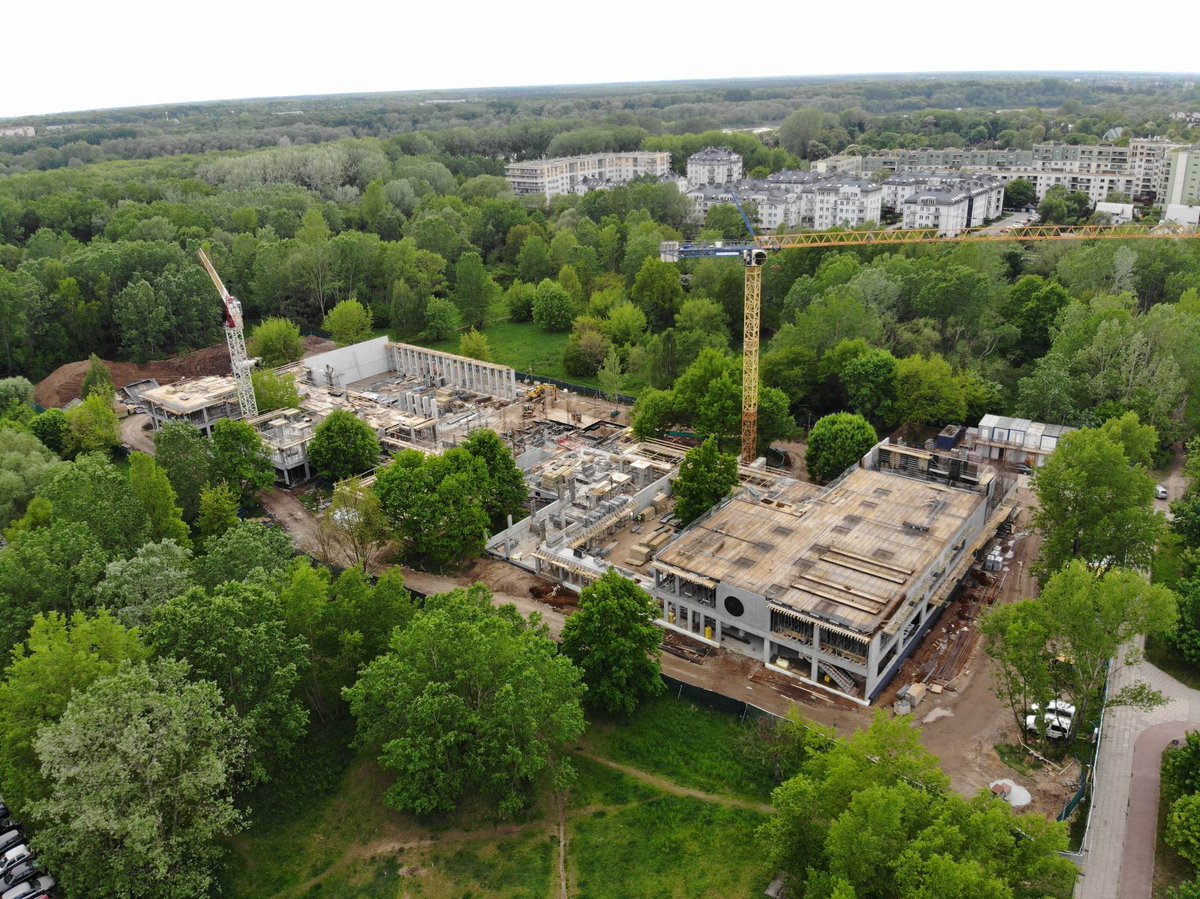 DlaBialoleki's tweet photo. Trwa budowa nowej szkoły podstawowej przy ul. Świderskiej na Białołęce. Projekt placówki jest dziełem pracowni Architekta Piotra Bujnowskiego - autora zwycięskiej pracy w konkursie architektonicznym. #Inwestycje CC: @MichaWojtcz https://t.co/pt8OkYYlFR