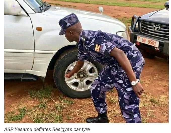 A police officer deflating tyres of vehicles belonging to Opposition politicians as a way of disrupting their campaigns. Are these police officers or state machineries in uniform? #UgandaSecurityExhibition