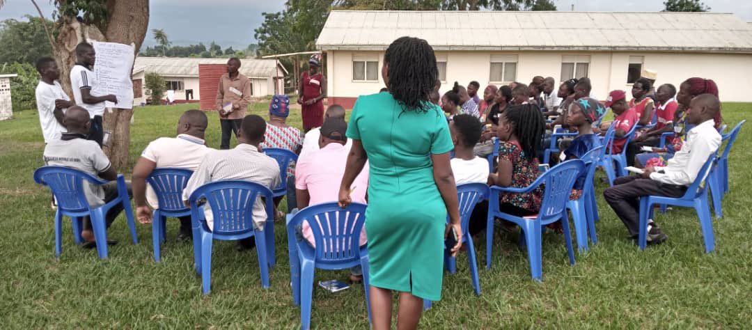 BucadefUg's tweet photo. Omusomo gwa kumala ennaku 5 be ddu e Kamenyamigo, abavubuka batendekebwa (50) bavudde mu disitirikiti oku 1) Kalungu 2) Masaka 3) Lwengo. Bakubangulibwa mu ndabirira y’emisiri gye mwanyi. @BugandaOfficial @CoffeeUganda @bbstvug https://t.co/ik7Q6Ktr00