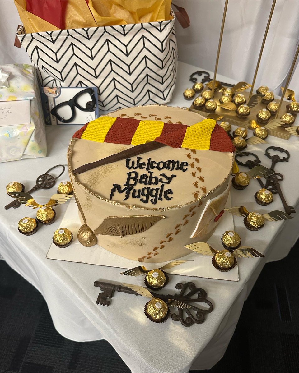 Mischief managed 🪄 so happy for my teacher bestie and her soon to be baby wizard! 🤍✨ we somehow managed to pull off a surprise shower! 🙌🏼