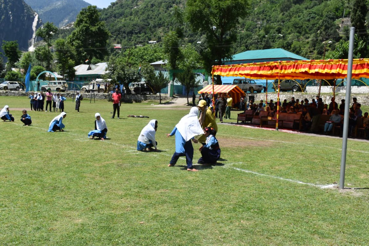 AlamDar1917's tweet photo. PRECURSOR TO TITHWAL DAY, #TANGDHAR
Tithwal Day is celebrated every year on 23rd May. A day prior to #TithwalDay, a series of events were conducted by the #IndianArmy to make the event memorable.
#Kupwara https://t.co/ziaEHJS6Gb