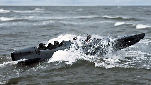 UKdefenceUS's tweet photo. Shadow Seal 📷 will offer unparalleled underwater manoeuvrability to special ops forces. It, and other enhanced maritime capabilities, were on show at #SOF2023 as 🇬🇧 @JFDGlobal showcased its new tactical diving vehicle ahead of delivery to 🇺🇸 partners @BlueTideMarine. https://t.co/Q3ULOFCpvm
