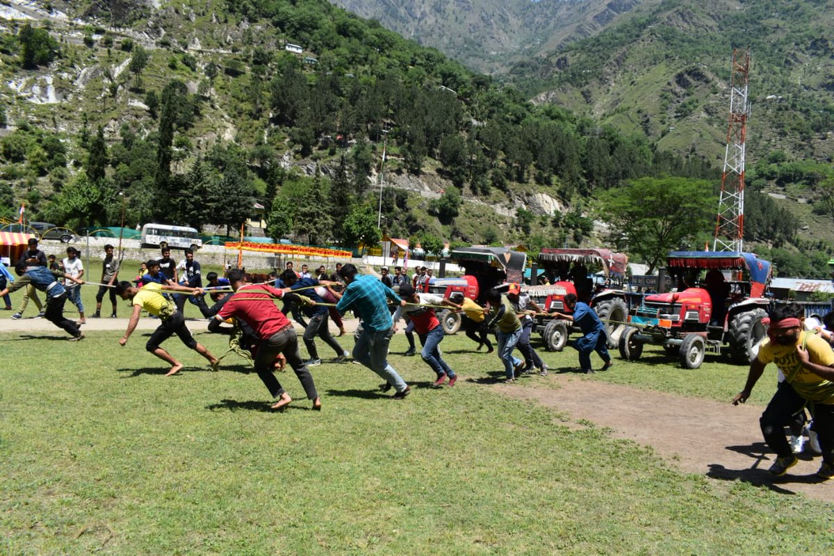 AlamDar1917's tweet photo. PRECURSOR TO TITHWAL DAY, #TANGDHAR
Tithwal Day is celebrated every year on 23rd May. A day prior to #TithwalDay, a series of events were conducted by the #IndianArmy to make the event memorable.
#Kupwara https://t.co/ziaEHJS6Gb