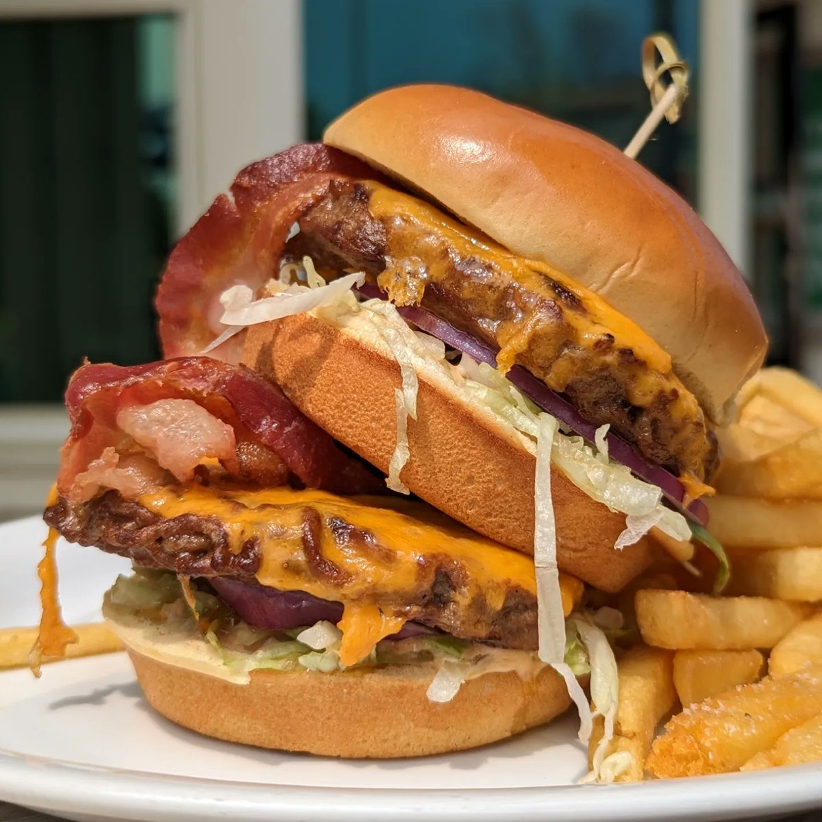Hope your long weekend is piled high with fun like this burger! 

What better way to celebrate the unofficial start to summer then on a patio!

For a fabulous party and food head to the Leeky Canoe in #Meaford!

Did you eat out this weekend?
#Ontario #VictoriaDay #EatLocal