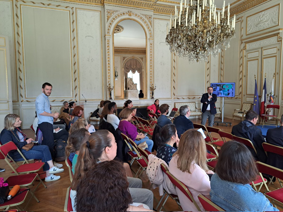 pimms médiation Bordeaux (@pimmsdebordeaux) on Twitter photo AG <a href="/PIMMSdeBordeaux/">pimms médiation Bordeaux</a>.
En 2022, 9000 personnes accompagnées dans 23 600 démarches dont 9912 #Franceservices. Bravo aux équipes, merci à nos partenaires. <a href="/Bordeaux/">Bordeaux</a> <a href="/EDF_Aquitaine/">EDF Nvelle-Aquitaine</a> <a href="/GroupeLaPoste/">La Poste Groupe</a> <a href="/KeolisBxMetro/">Keolis Bx Metro</a> @enedis_aqui_N @GazdeBordeaux #domofrance <a href="/Aquitanis/">BERNARD EYRAUD</a>. <a href="/ANCTerritoires/">Agence nationale de la cohésion des territoires</a> AG <a href="/PIMMSdeBordeaux/">pimms médiation Bordeaux</a>.
En 2022, 9000 personnes accompagnées dans 23 600 démarches dont 9912 #Franceservices. Bravo aux équipes, merci à nos partenaires. <a href="/Bordeaux/">Bordeaux</a> <a href="/EDF_Aquitaine/">EDF Nvelle-Aquitaine</a> <a href="/GroupeLaPoste/">La Poste Groupe</a> <a href="/KeolisBxMetro/">Keolis Bx Metro</a> @enedis_aqui_N @GazdeBordeaux #domofrance <a href="/Aquitanis/">BERNARD EYRAUD</a>. <a href="/ANCTerritoires/">Agence nationale de la cohésion des territoires</a>