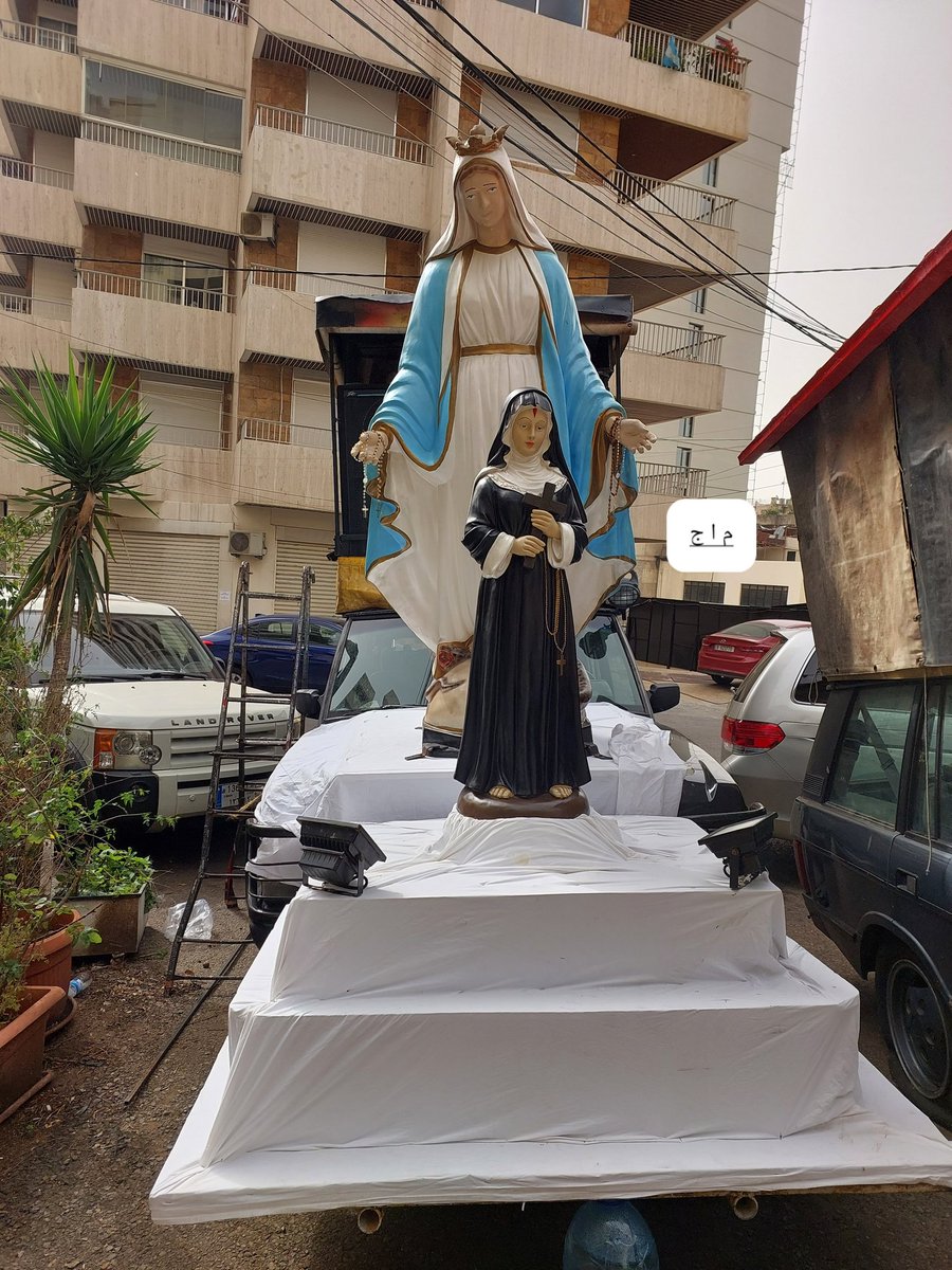 بدء التحضير للزياح بمناسبة عيد القديسة ريتا
#الاشرفية #جريس_تاكس #بيروت #لبنان
