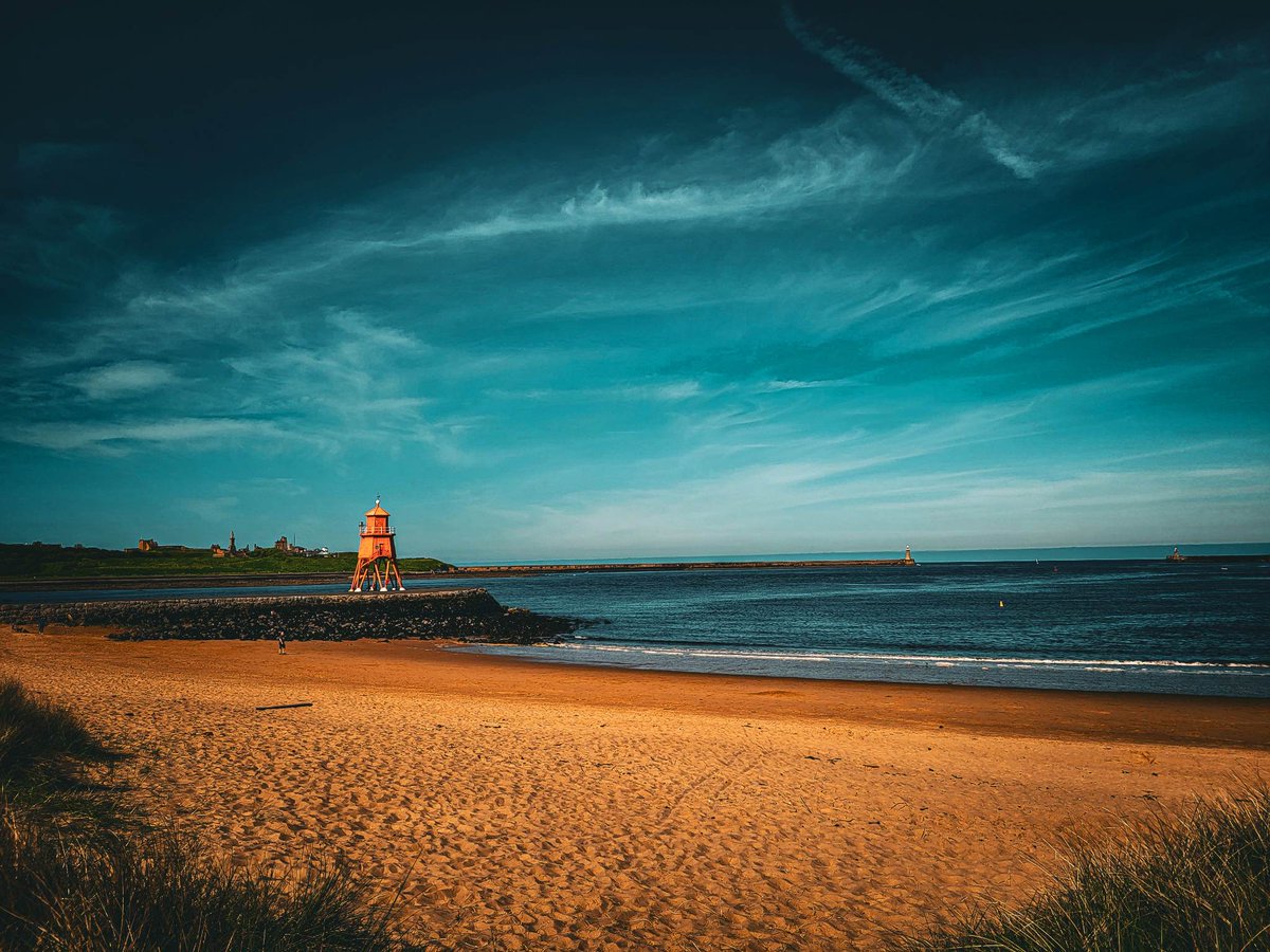 hollycharlton15's tweet photo. 💫💫 GIVEAWAY 💫💫 

To win this picture of the Groyne (A3 size and framed) follow these steps below 

⭐️ Like this post 
⭐️Retweet this post 
⭐️Comment done when done 🤍 

I'll draw this at 1000 followers or exactly a month from now whichever comes first. Best of luck guys 🤍🤍 https://t.co/1w8KnnNHTb