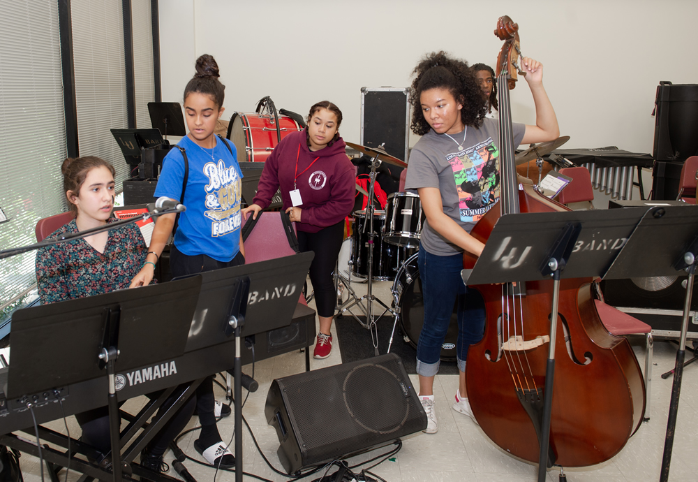 There's still time to register for a spot to learn from the best music instructors in the best music city in the world! 🌎

More info at louisarmstrongjazzcamp.com

#satchmojazzcamp