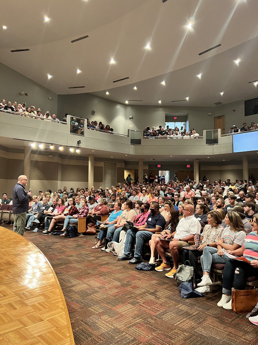 Excited to welcome new students to <a href="/utmartin/">UT Martin</a>’s first SOAR session! Go Skyhawks!