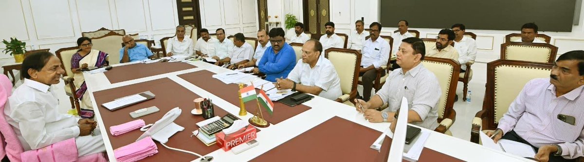 BRSparty's tweet photo. జూనియర్ పంచాయతీ కార్యదర్శుల సర్వీసును క్రమబద్ధీకరించాలని ముఖ్యమంత్రి శ్రీ కె. చంద్రశేఖర్ రావు నిర్ణయించారు. ఇందుకు సంబంధించిన విధివిధానాలను ఖరారు చేయాలని పంచాయతీరాజ్ శాఖ ముఖ్య కార్యదర్శి శ్రీ సందీప్ కుమార్ సుల్తానియాను సీఎం ఆదేశించారు. దీనికి సంబంధించి జూనియర్ పంచాయతీ కార్యదర్శుల పనితీరును మదింపు చేయడానికి జిల్లా స్థాయిలో కలెక్టర్ల ఆధ్వర్యంలో కమిటీలు వేయాలని సీఎం సూచించారు…https://t.co/9kwOFLWZOR