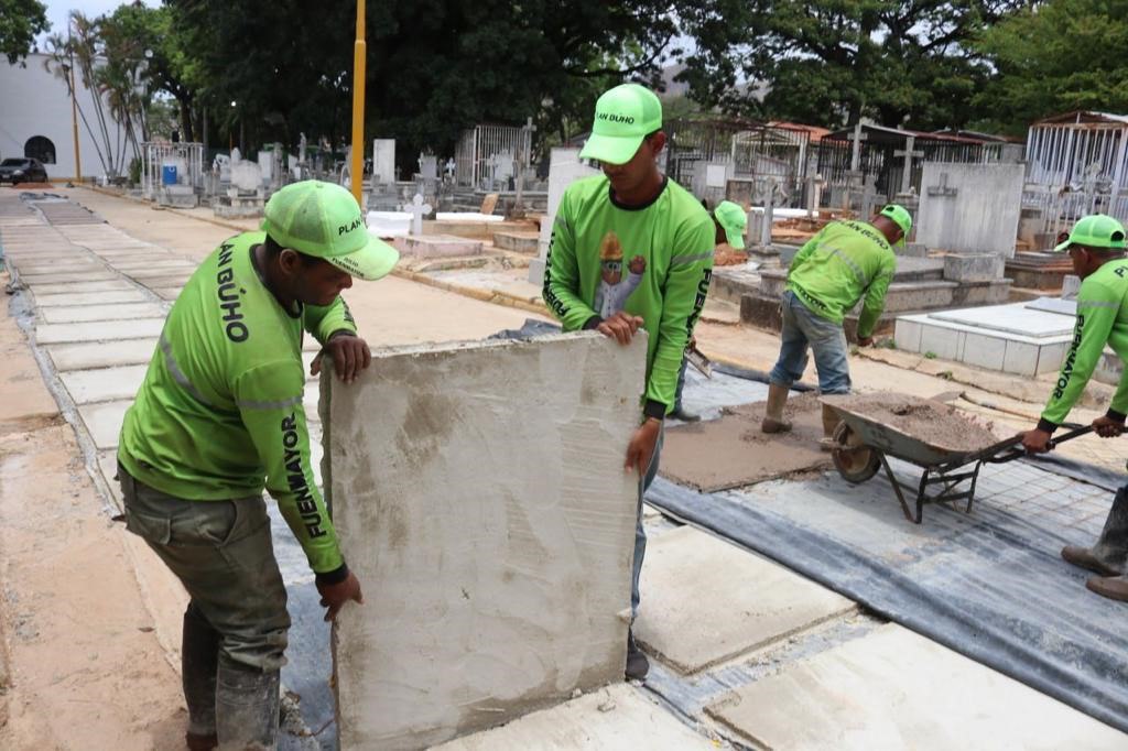 Avanza rehabilitación del Cementerio Municipal de Valencia #Carabobo Los trabajos permitieron la recuperación de 400 fosas y la construcción de 600 fosas en el cementerio municipal #MaduroMásPueblo @Salser077 @manuel73053076